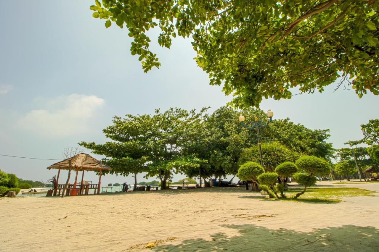Guerilla Dive Lodge Pulau Pari Jakarta Eksteriør billede