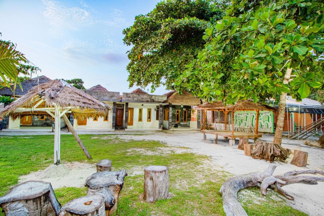 Guerilla Dive Lodge Pulau Pari Jakarta Eksteriør billede