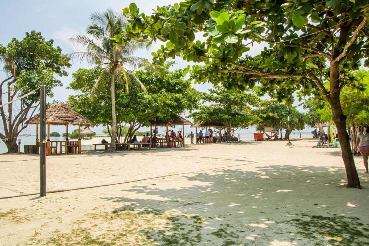 Guerilla Dive Lodge Pulau Pari Jakarta Eksteriør billede